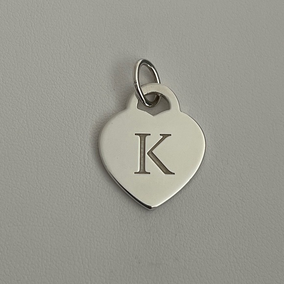 K medium heart‎ charm - Picture 1 of 3